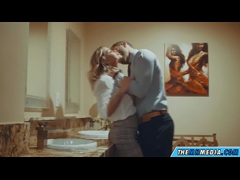 ❤️ Når en barmfagre blondine forfører deg på et offentlig toalett ❤ Hjemmelaget porno ved no.trysex.ru